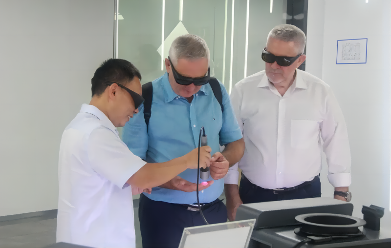 Delegasi Sains dan Teknologi Hungary serta Kerjasama Ekonomi dan Perdagangan Melawat Laser Perubatan PBM untuk Meneroka Sempadan Teknologi Laser